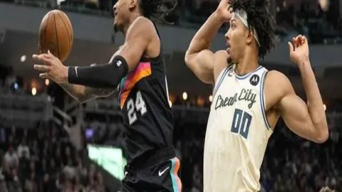 多特蒙德三连败后与奥格斯堡战平